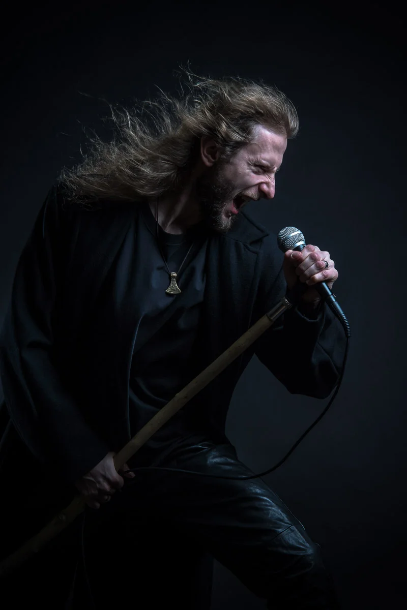 Wokalista "River of Time"