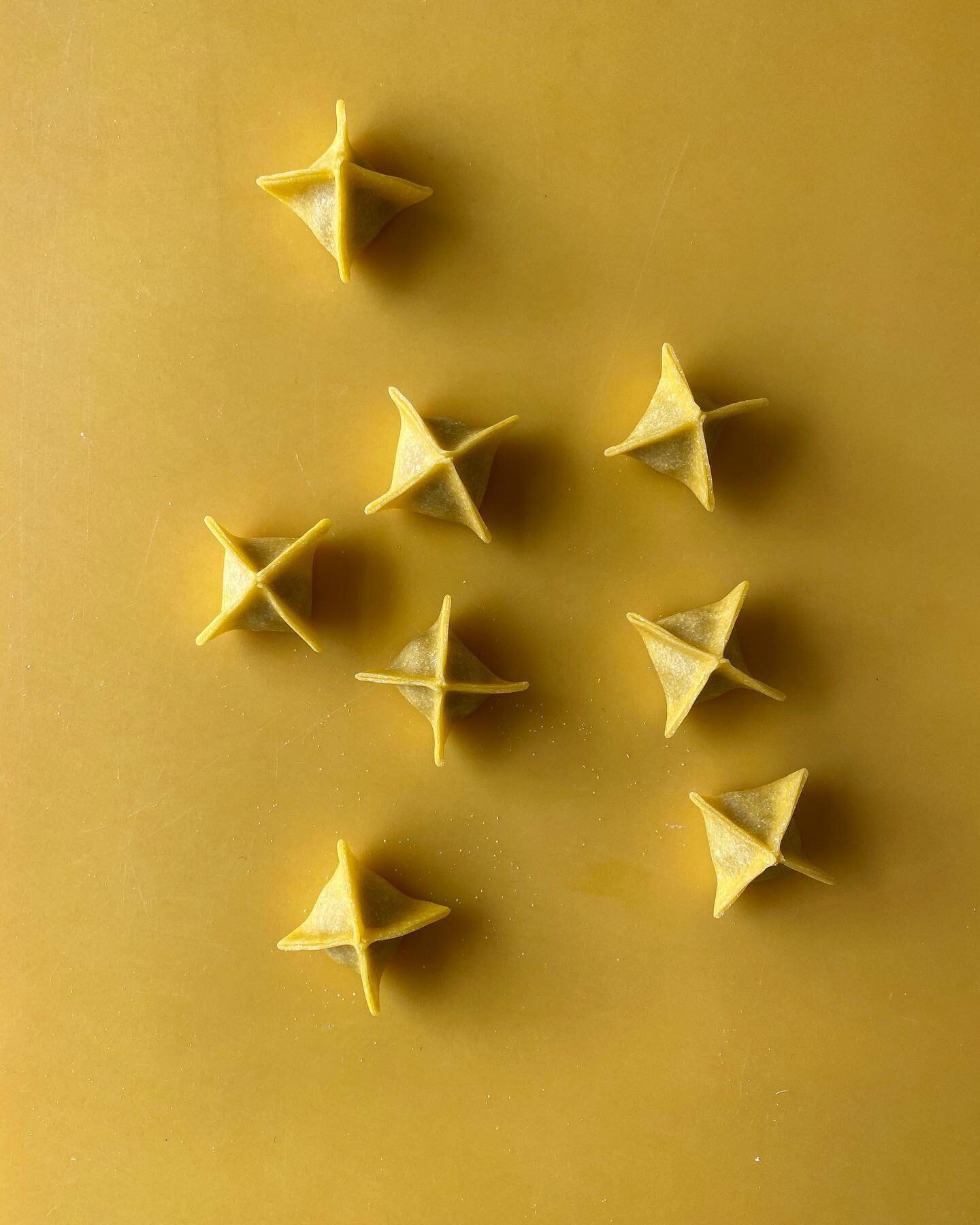 {shining stars}

Our signature cardinali stuffed pasta are back in our store! 
Ps remember your coronapas if you wish to be seated indoor.

See you @il__mattarello | artisan &amp; organic pasta lab est. 2014
The only pasta place in @torvehallernekbh 