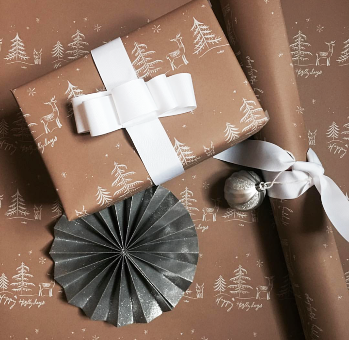 hollydays-package-kelley-shaw-wrapping.png