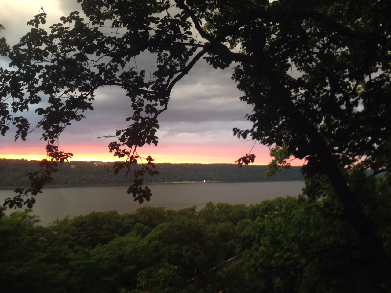 15-07 sunset over Hudson river.JPG
