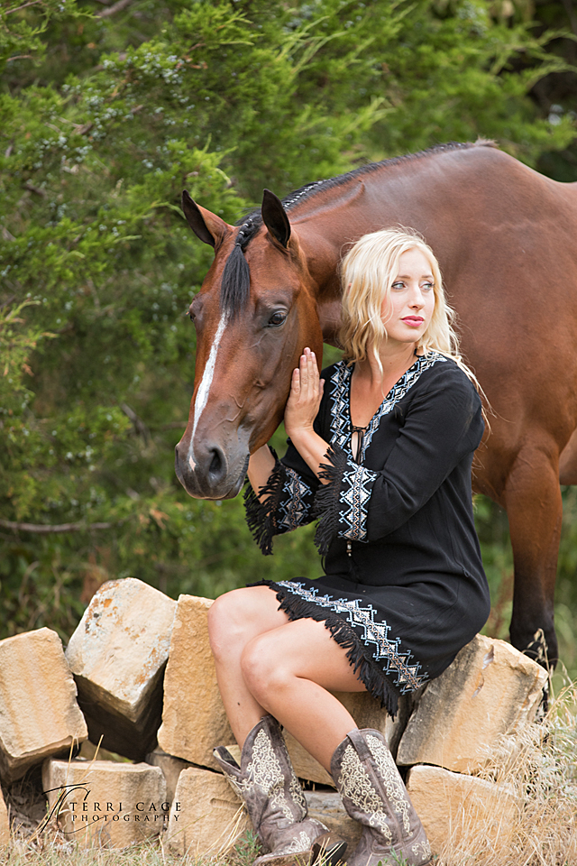  equestrian model, western pleasure, poses with horses 