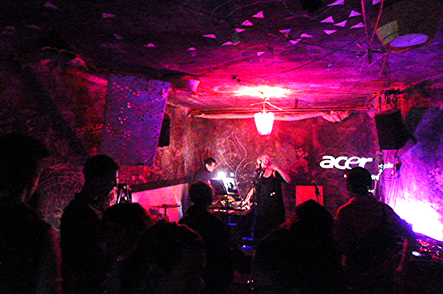 Fraction Bruit#3, Loophole, Berlin 2014, photo Whitney
