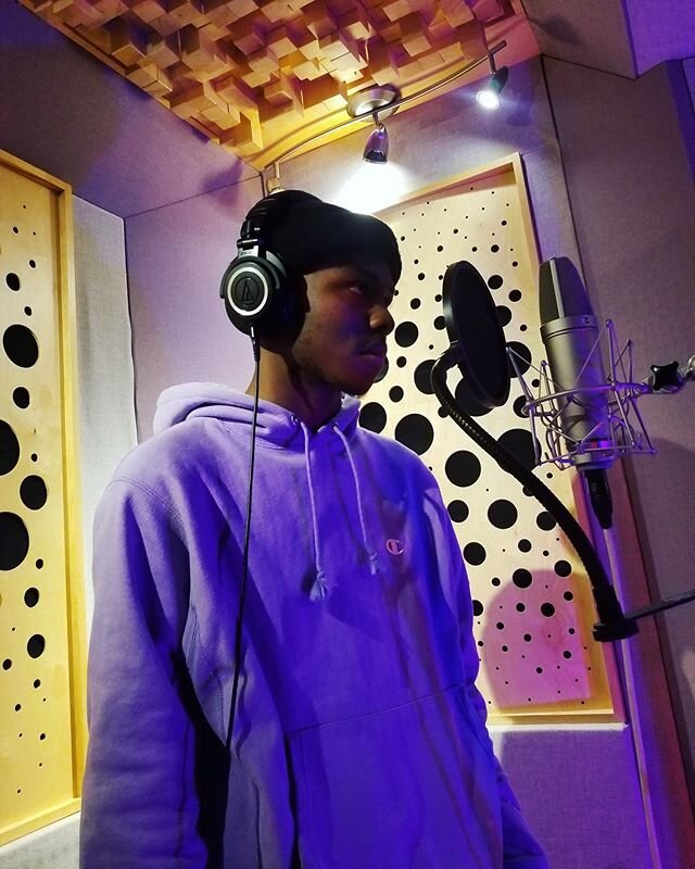 #tb @therealryanbrown_ at the studio with the flow!⠀
.⠀
.⠀
.⠀
.⠀
.⠀
.⠀
.⠀
.⠀
.⠀
#musicworksnyc #luxury #nyc #productionstudio #singersongwriter #nyccreators #findyoursound