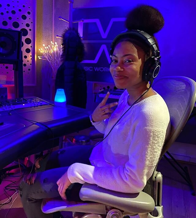 #tb So excited to hear @niya_nicolemusic "She Ain’t You" dropping next month!⠀
.⠀
.⠀
.⠀
.⠀
.⠀
.⠀
.⠀
#musicworksnyc #luxury #nyc #productionstudio #singersongwriter #nyccreators #findyoursound