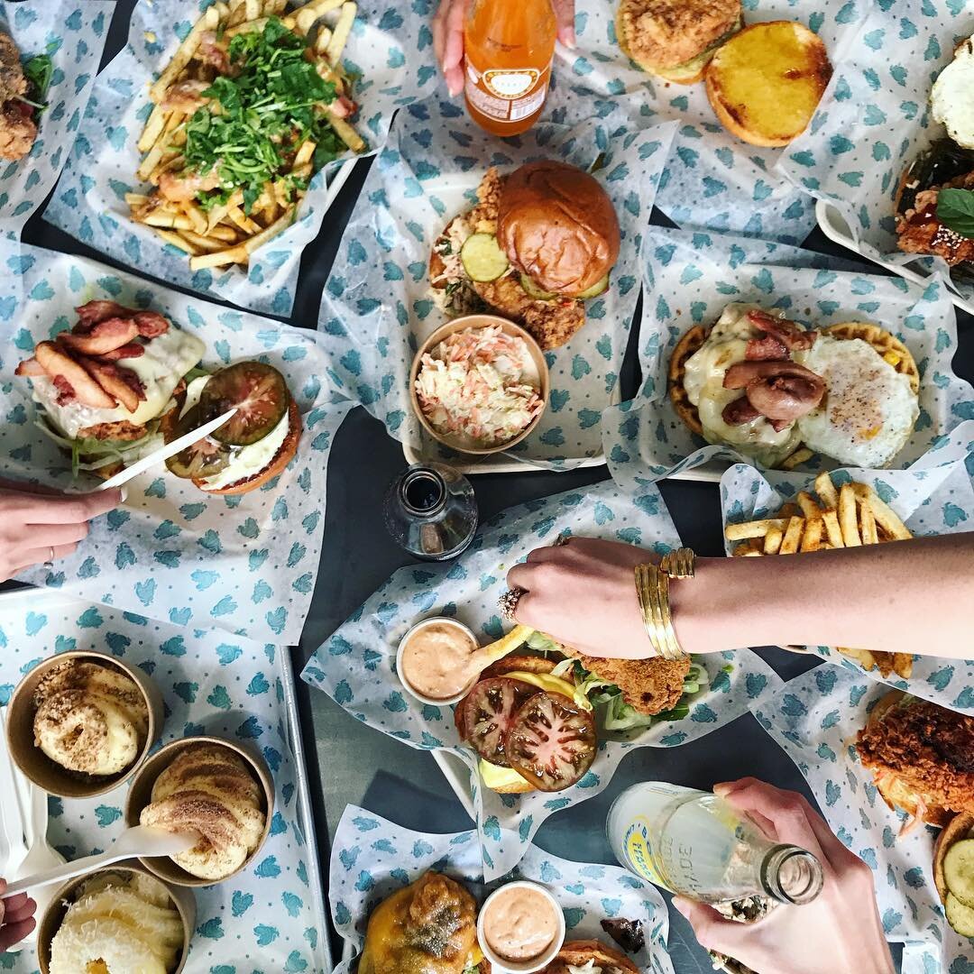 Brunch with the ladies this weekend @lafashiondistrict and @southcityfriedchicken - thanks @samuelmonsour for the southern food tutorial 🍳🍳🍳 | #brunchpants