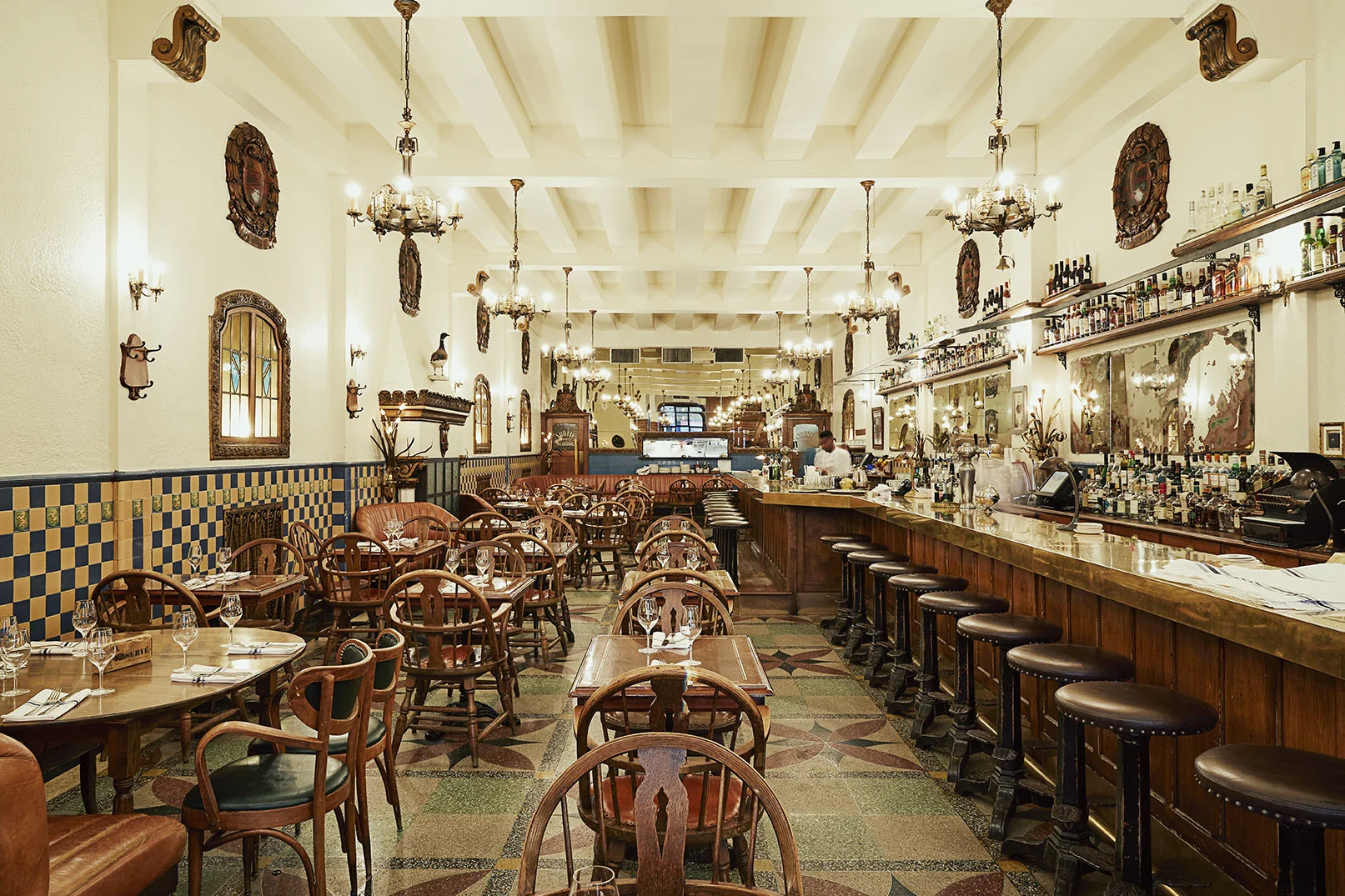 Li_Sylvie_Taverne_Dominion_03.jpg