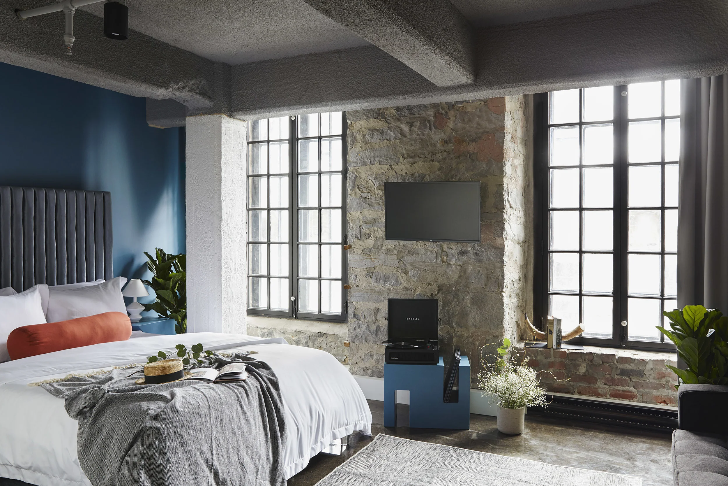 Li_Sylvie_Fulhaus_Room201_02.jpg