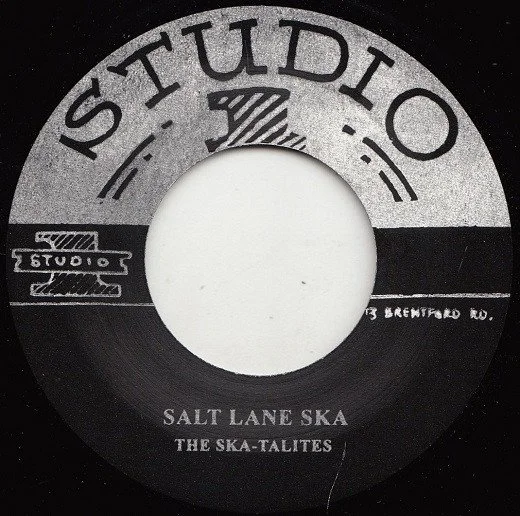 bluebeatsfinger 2.jpg