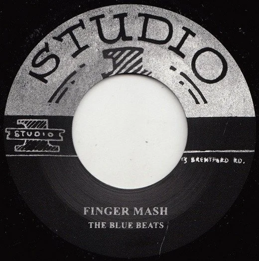 bluebeatsfinger 1.jpg