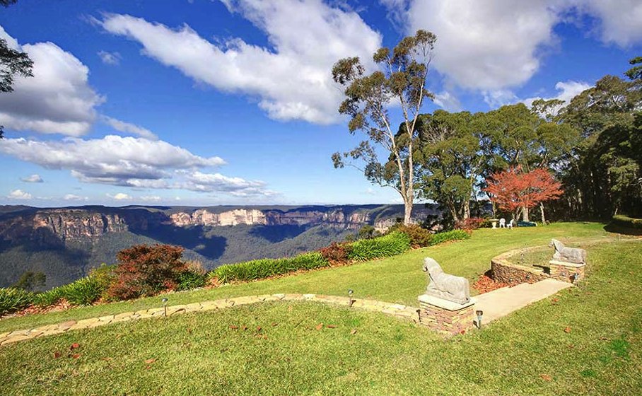 Stunning view across the Blue Mountains valley from the Blackheath painting retreat venue