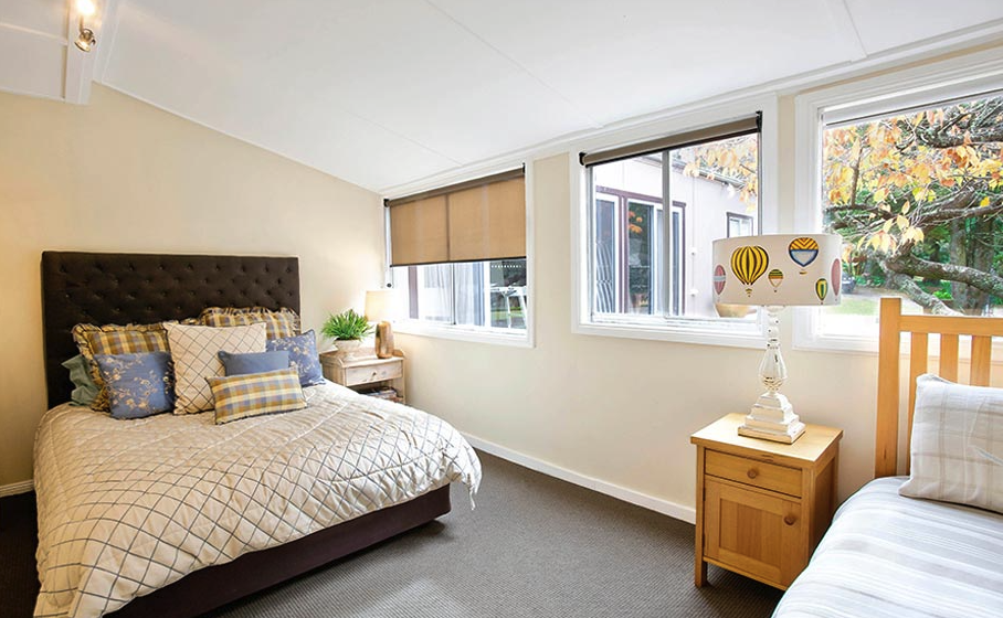 Luxury bedroom at Blackheath painting retreat accommodation