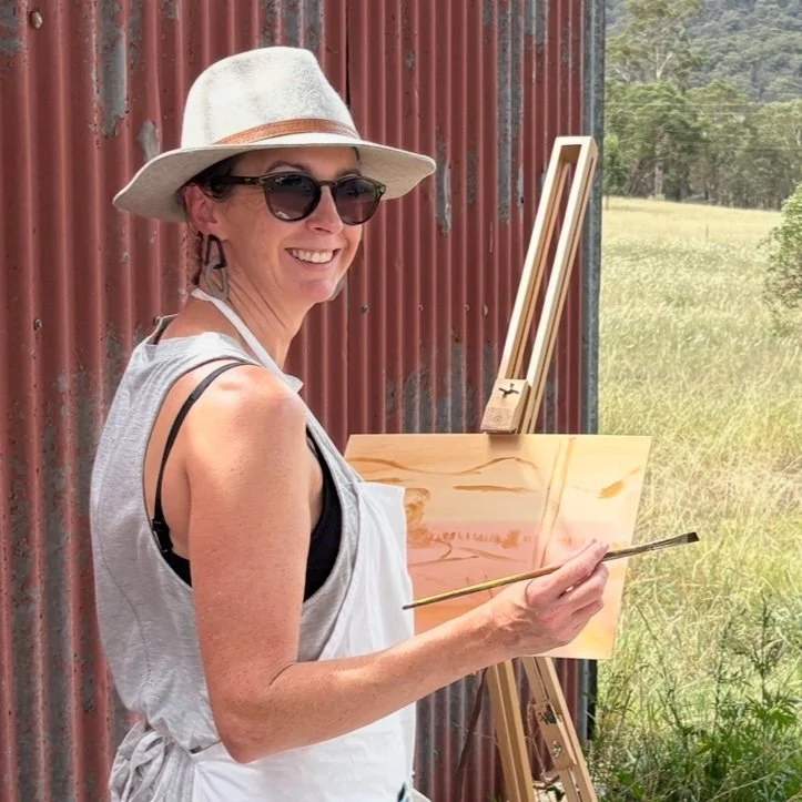 Painting student at Capertee Valley retreat