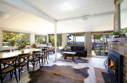 Modern living space in Blackheath retreat centre for painting workshops