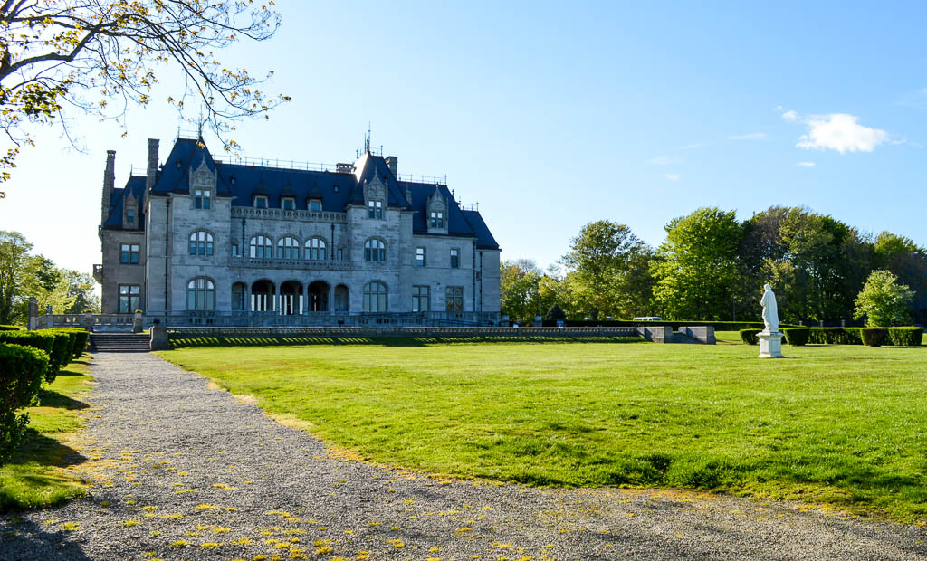 MANSION IN NEWPORT RHODE ISLAND NEW ENGLAND ROAD TRIP