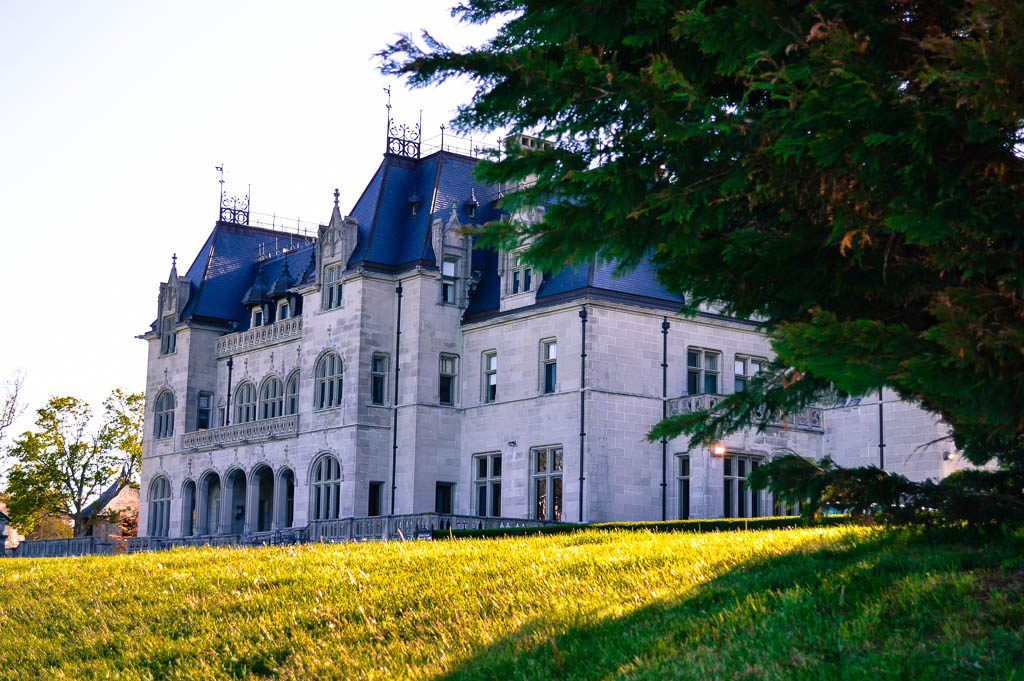 THE BREAKERS MANSION, NEWPORT, RHODE ISLAND