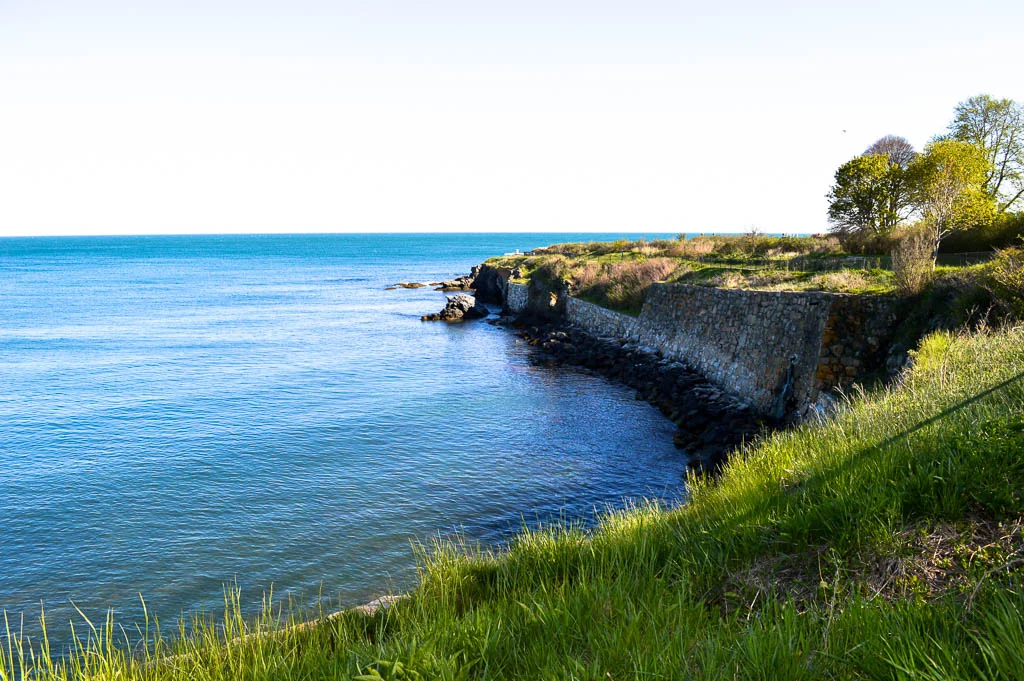 WALKING NEWPORT'S CLIFF WALK IN RHODE ISLAND