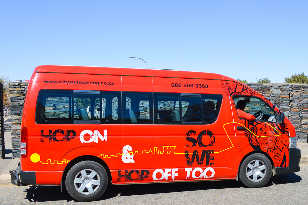 HOW TO SEE SOWETO: HOP ON HOP OFF BUS JOHANNESBURG, SOUTH AFRICA