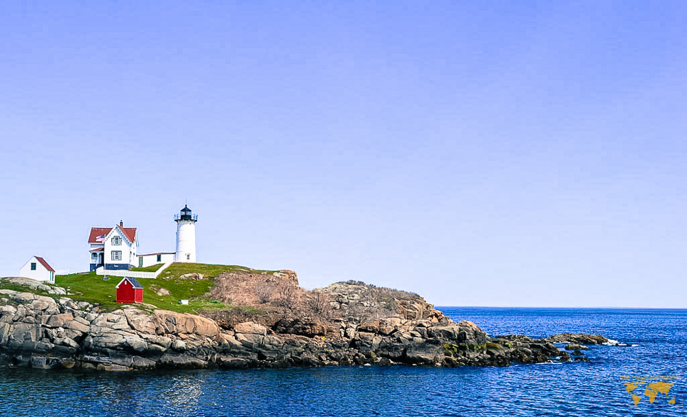 VISIT THE NUBBLE LIGHTHOUSE IN MAINE