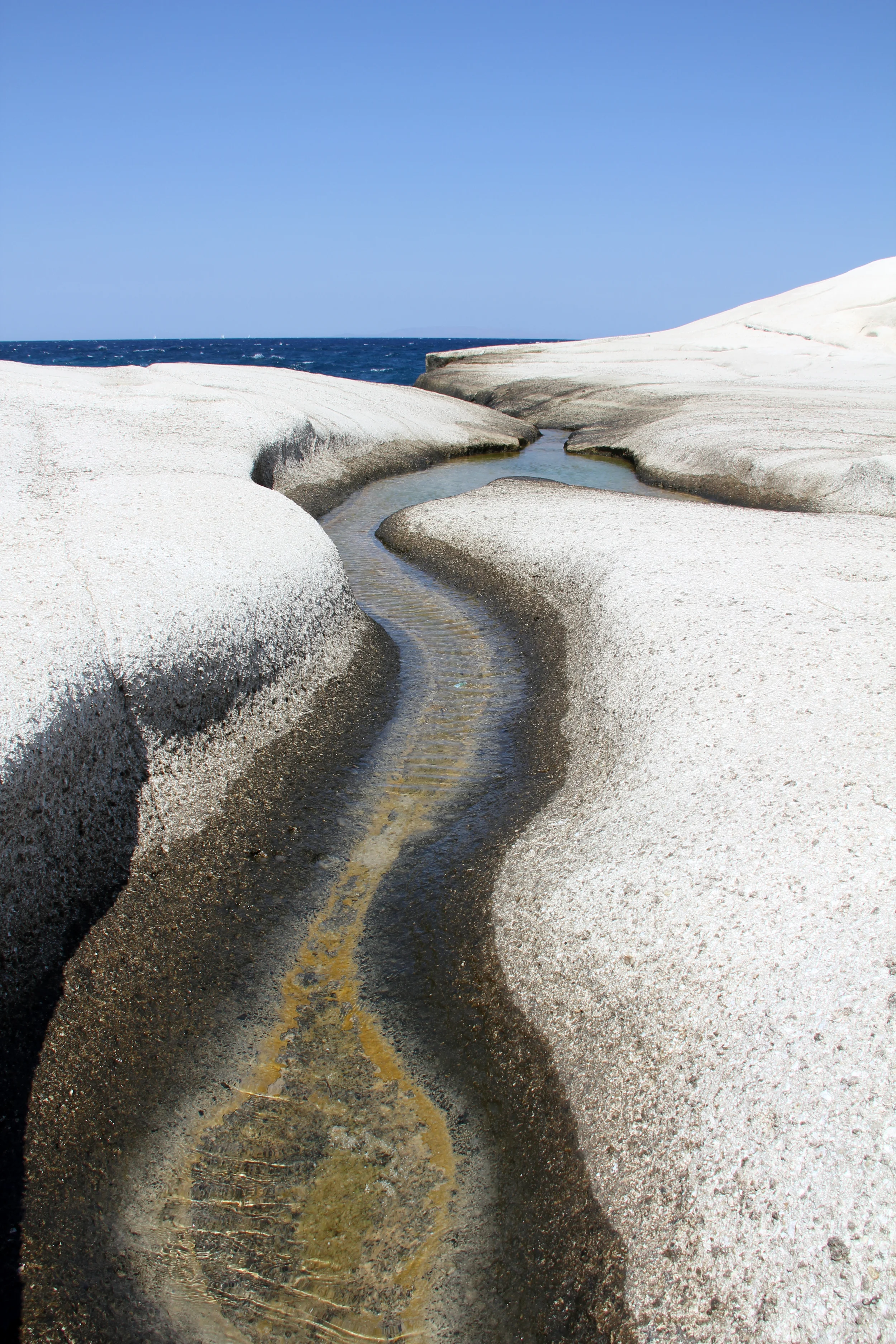 sarakiniko beach, milos greece