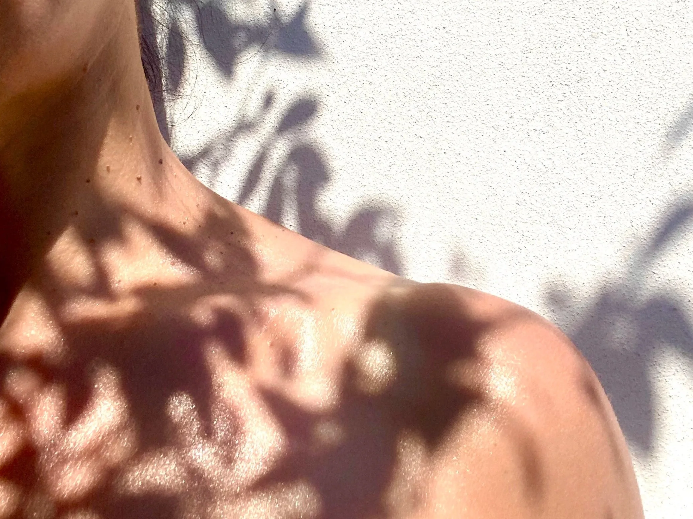 Jodie Abrahams brand image - Skin in Light. Promoting skin health from the inside-out with the In Your Skin method