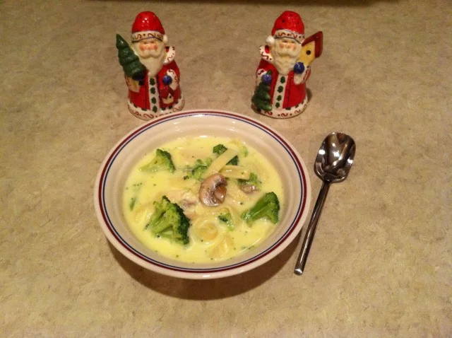 Creamy Chicken Broccoli Noodle Soup