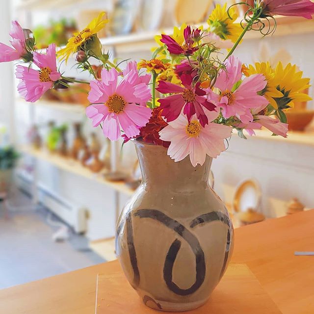 Artfully Mashed Bouquets By Cleo. If you've got flowers, she will happily fit ALL of them in a vase for you.
#summertime #windyridgepottery #cosmos #sunflower #gallery #artsonpoint #fallarttour #wisconsin #flowers #handmade #homegrown