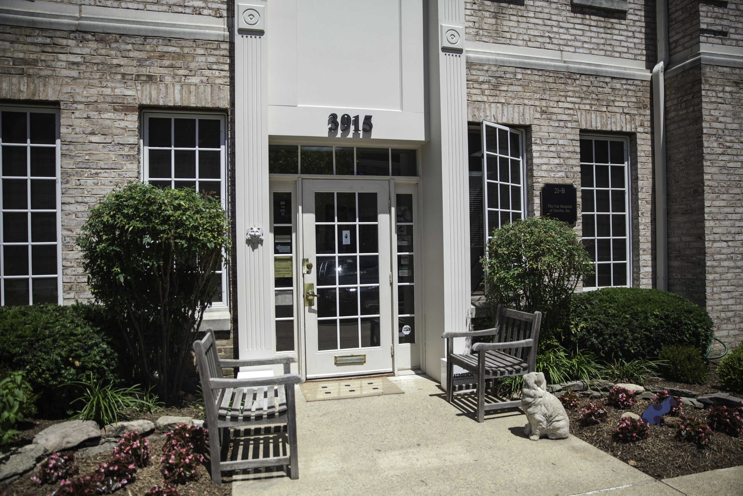 The Cat Hospital of Fairfax, Inc. is located at 3915 Old Lee Hwy #21B, Fairfax, VA 22030.