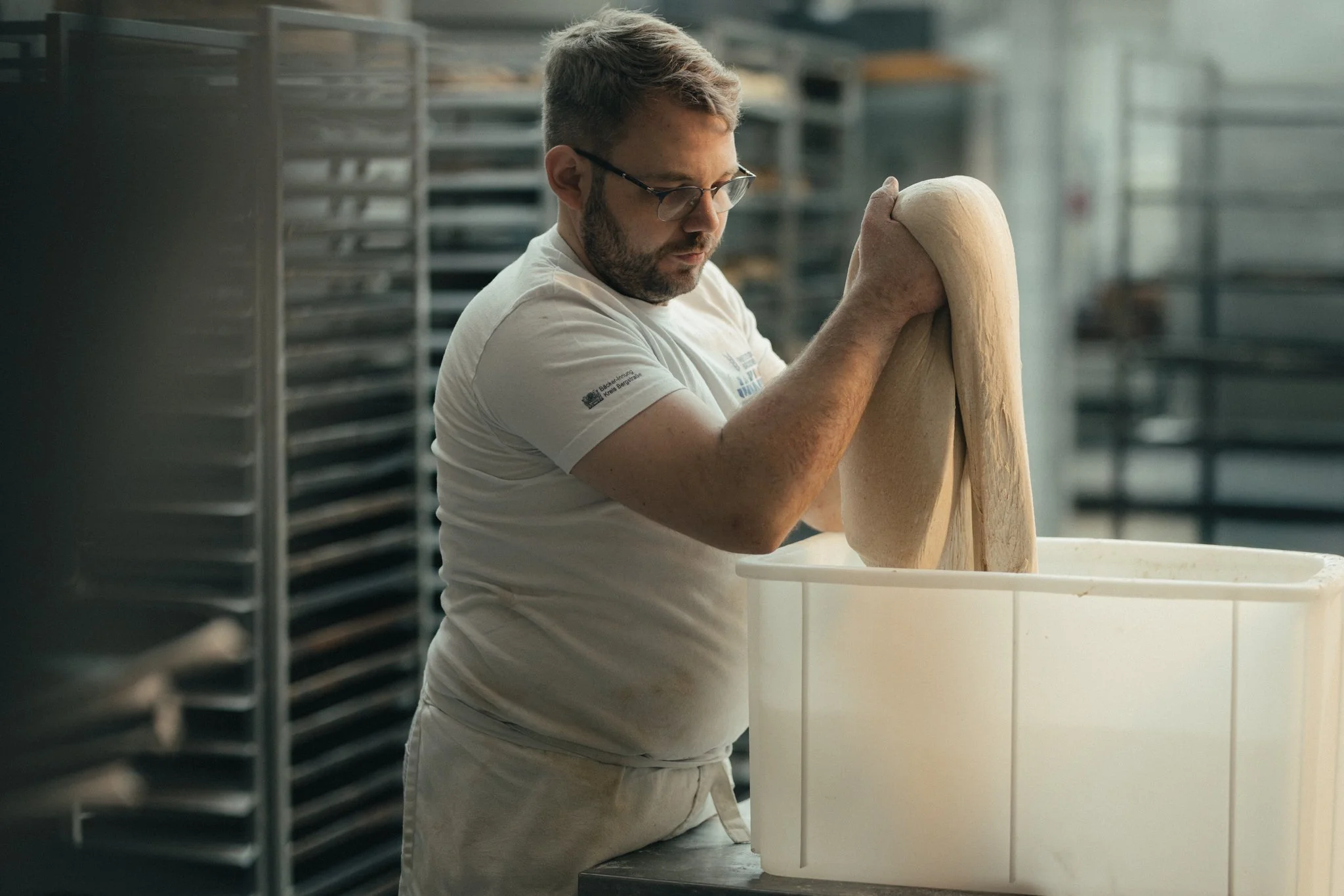 Nachts in der Backstube: Fotos von der Arbeit bei der Bäckerei Jakob in Bensheim – für Website und Social Media.