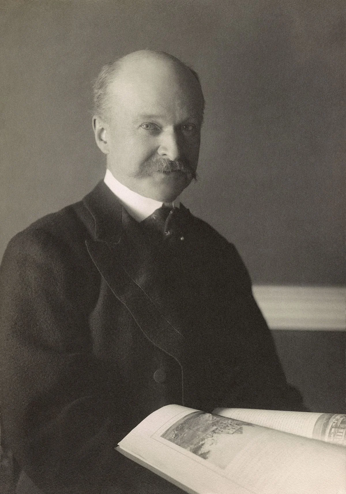 Charles_Follen_McKim_by_Frances_Benjamin_Johnston.jpg