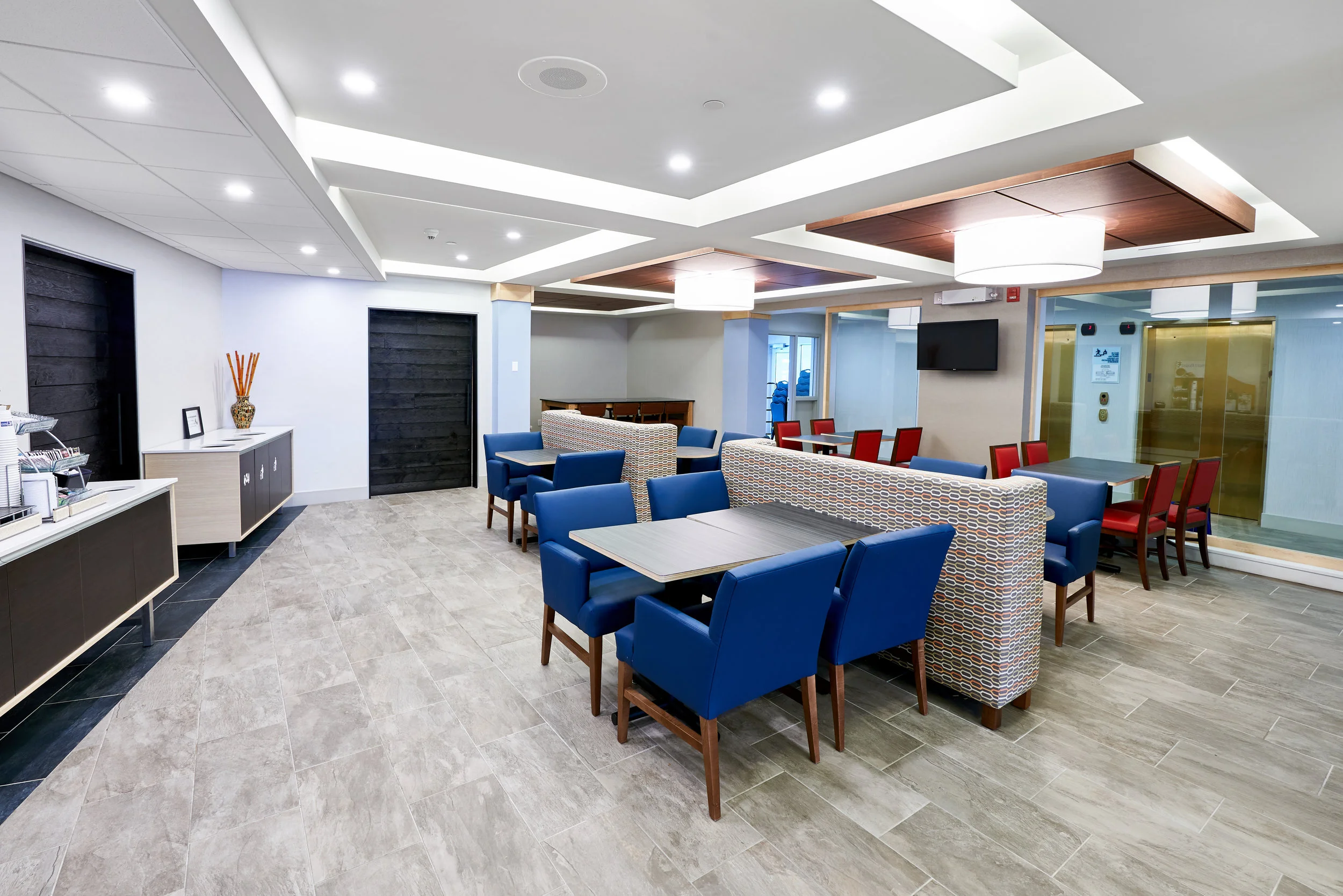 Holiday Inn Express - Sitting Area 3.jpg