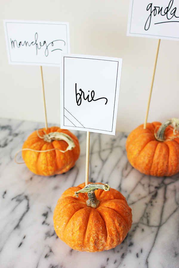 Mini Pumpkins, Skewers, Paper, Sharpie (weddingomania.com)