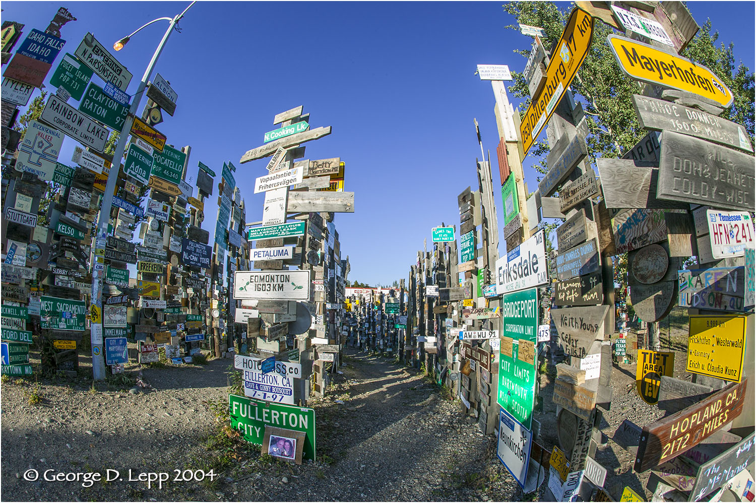 Signs. © George D. Lepp 2004 L-AK-GE-0008