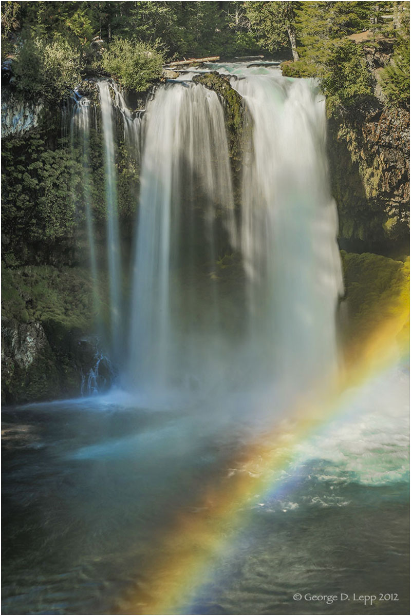 Hoosah Falls, Cascades, Oregon. © George D. Lepp 2012 LO-WF-HO-0003