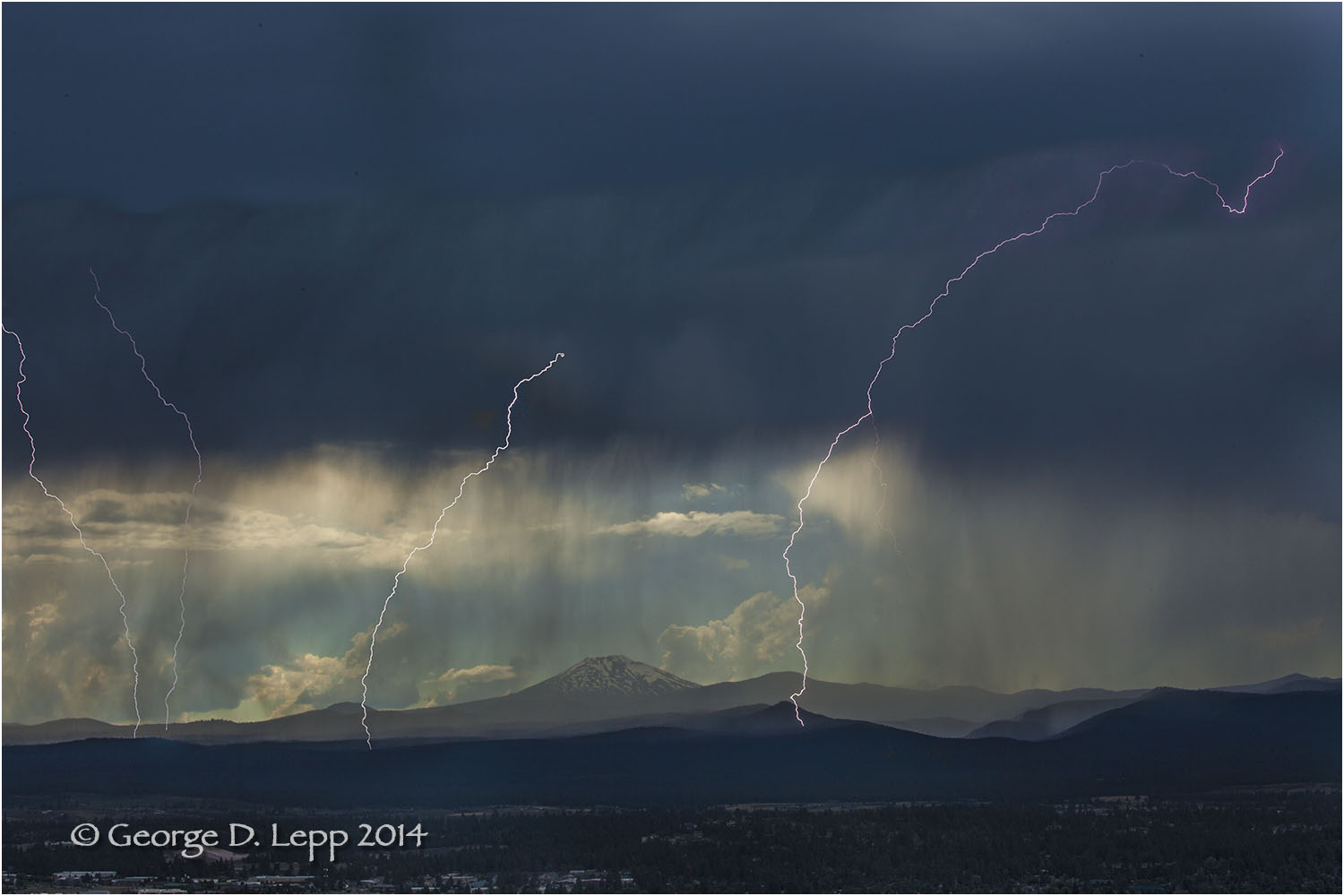 Lightning, Pilot Butte looking west. © George D. Lepp 2014 LO- CE-BE-0137
