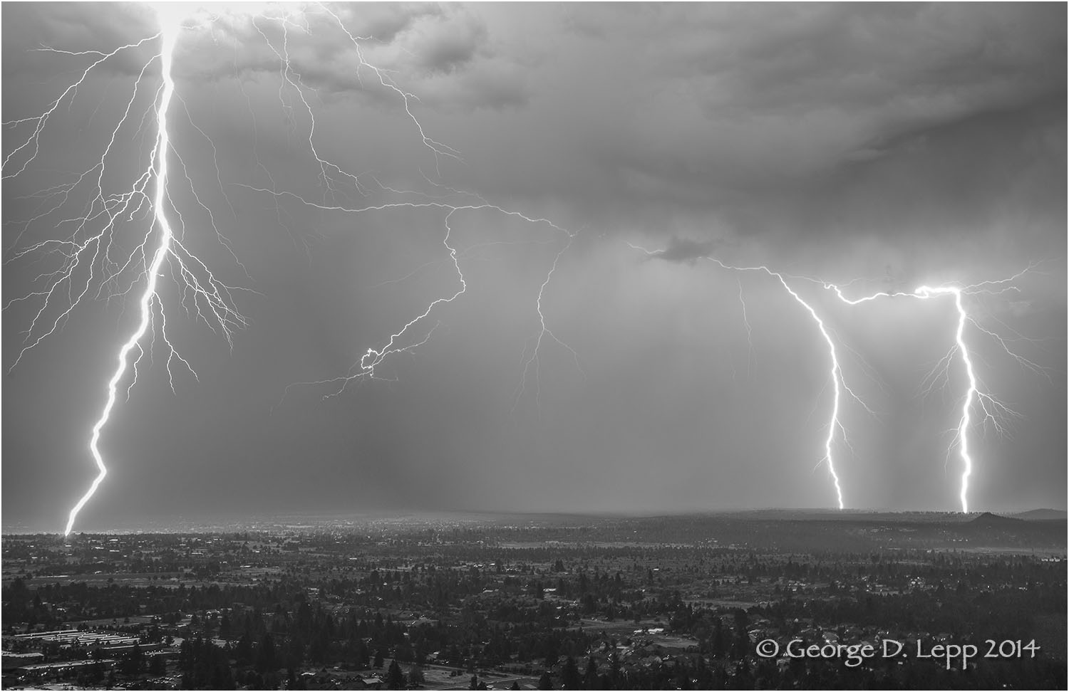 Lightning, Looking east from Pilot Butte, Bend, OR. © George D. Lepp 2014 LO-CE-BE-0136