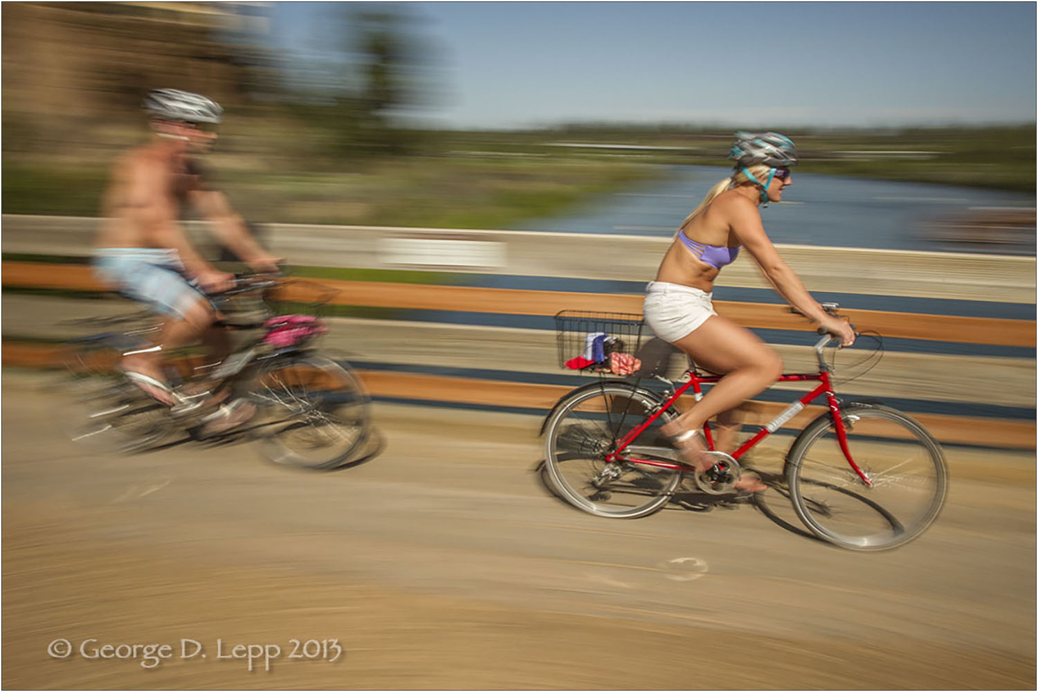 Biking along the Deschutes River, Bend, OR. © George D. Lepp 2013 LO-CE-BE-0123