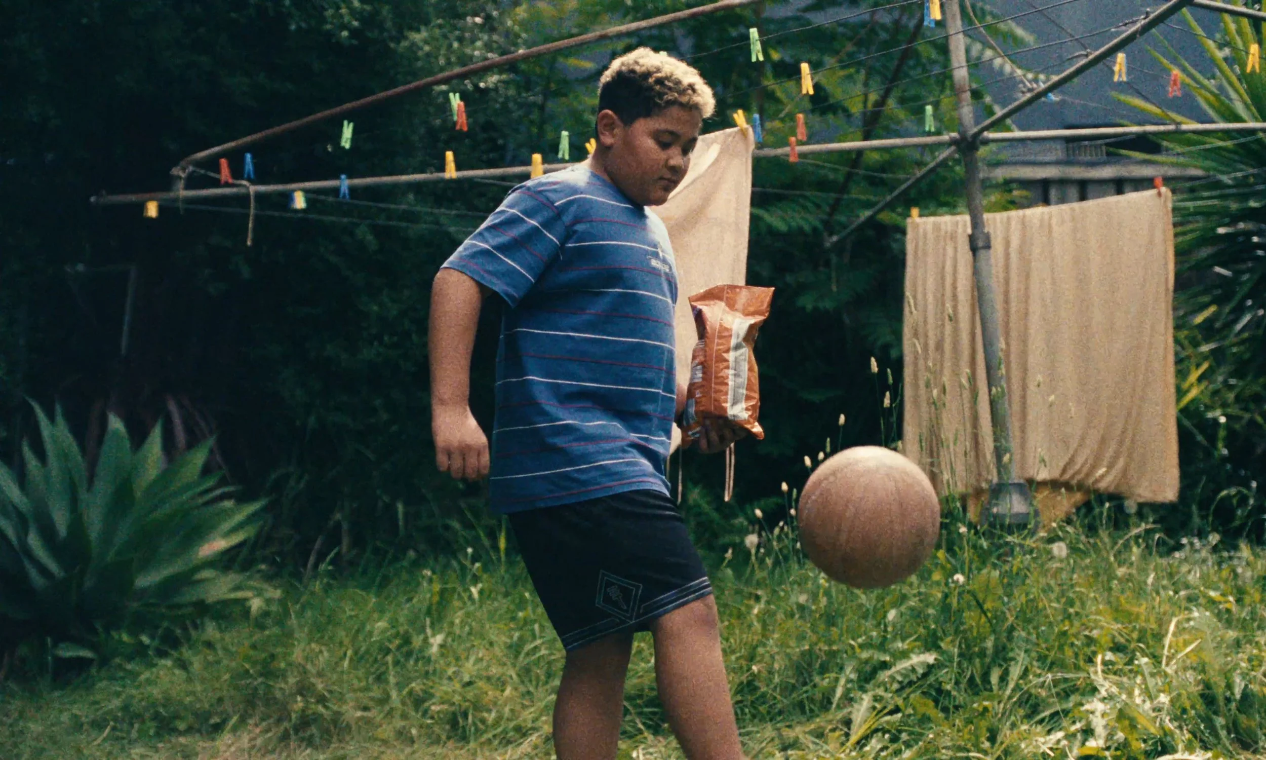 StrangerBrother_3600x2160_490.jpg