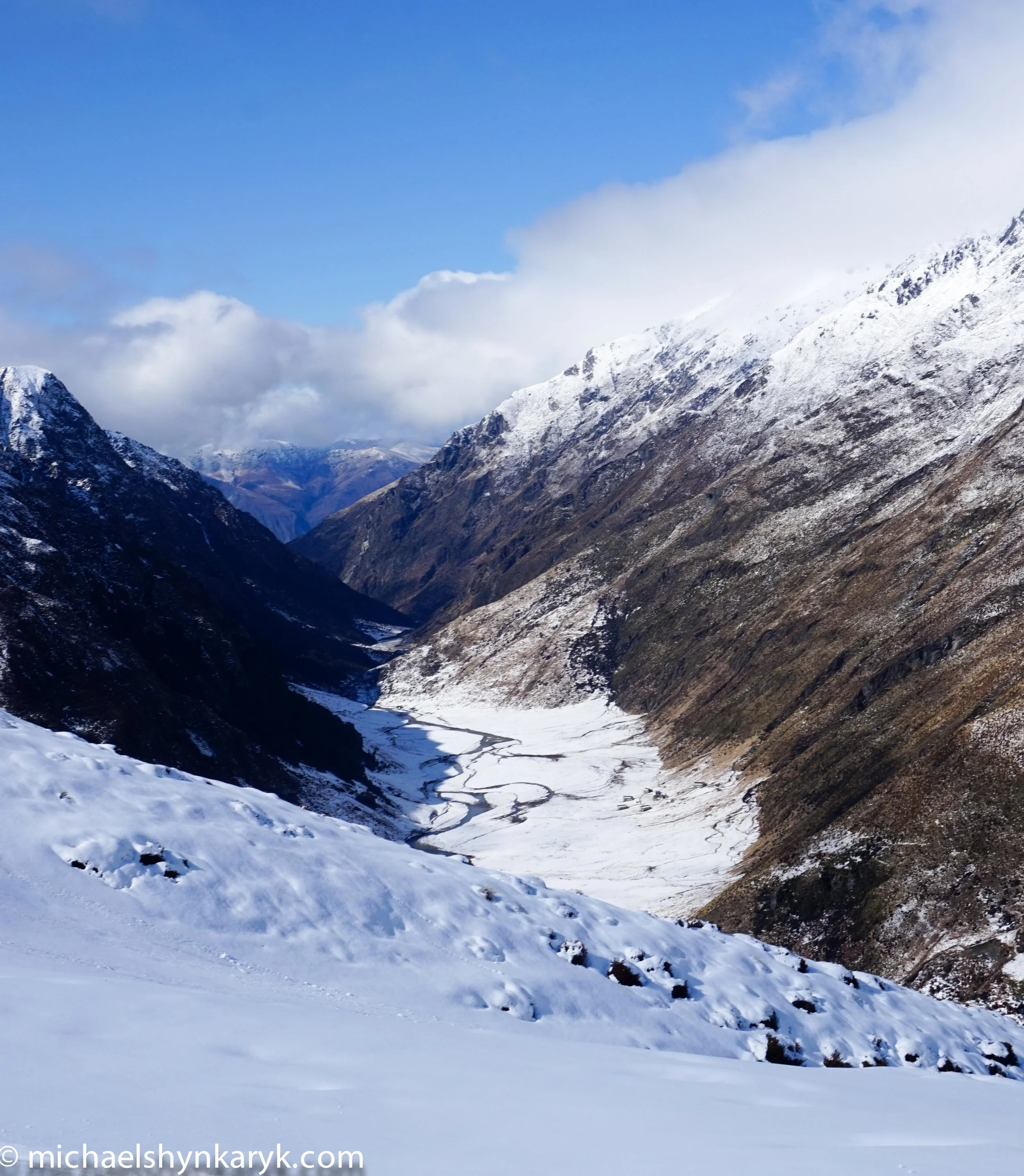 Minaret Station Lodge, Minarets, New Zealand.  Alpine Helicopters and Southern Lakes Heli-Skiing. 