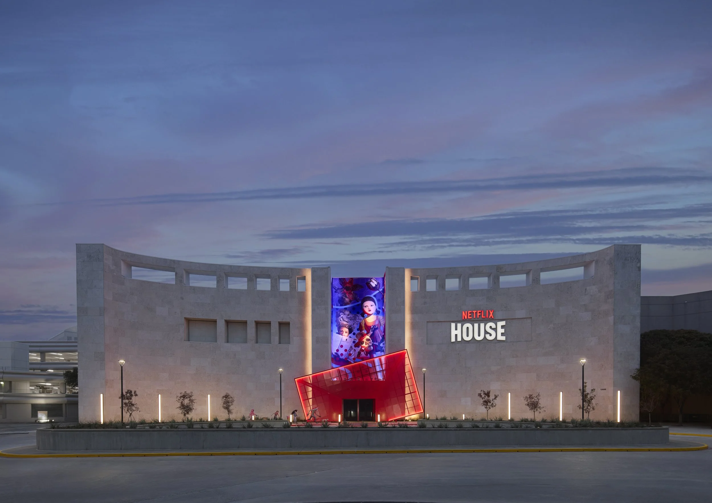 Clemons-NetflixHouse-Morning Exterior-0212_v2.jpg