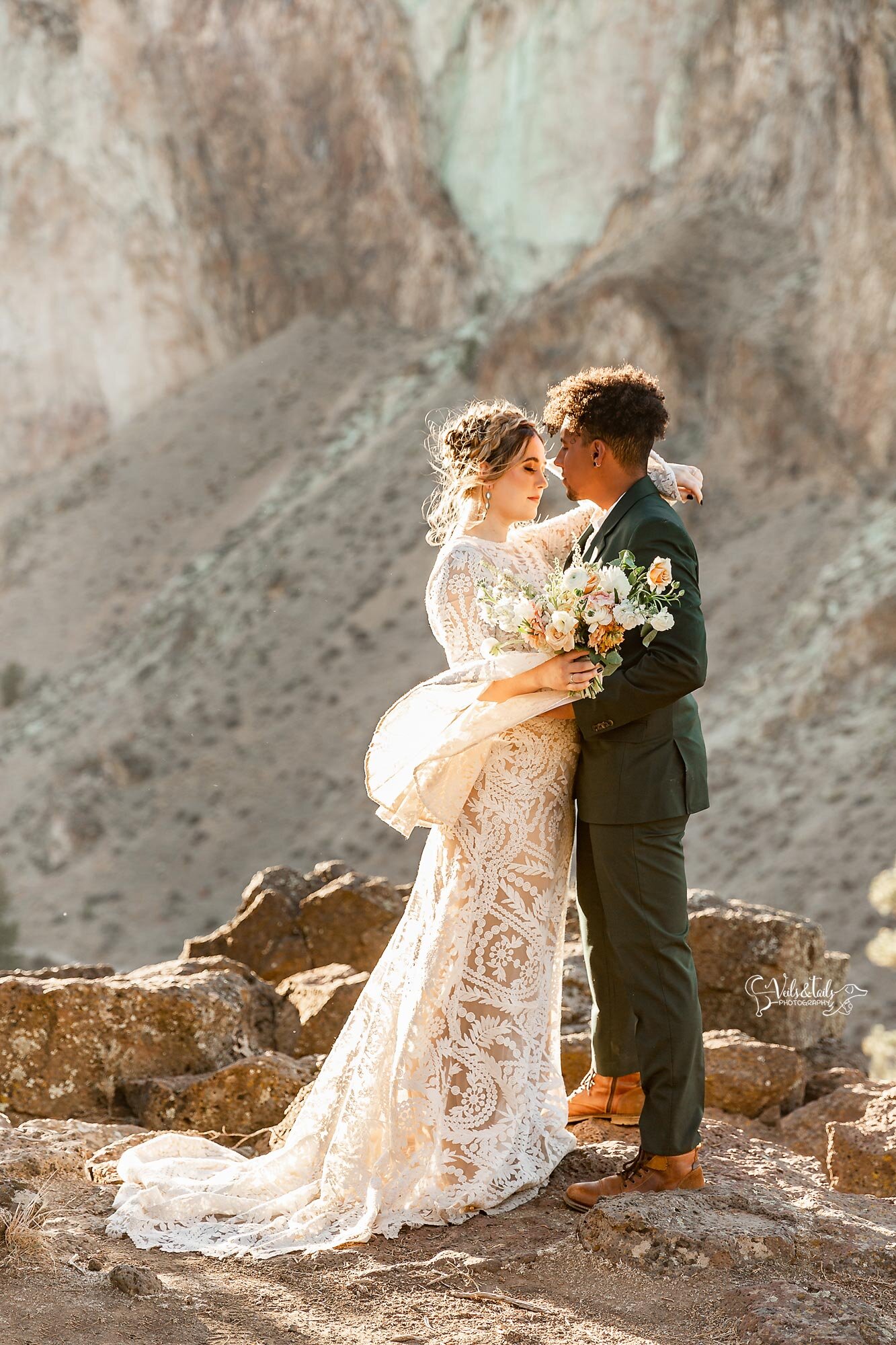 Eugene elopement photographer, Smith Rock wedding