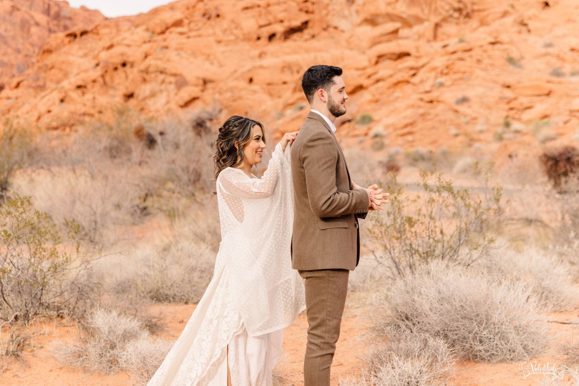 first look, boho desert elopement photography, Valley of Fire, Nevada