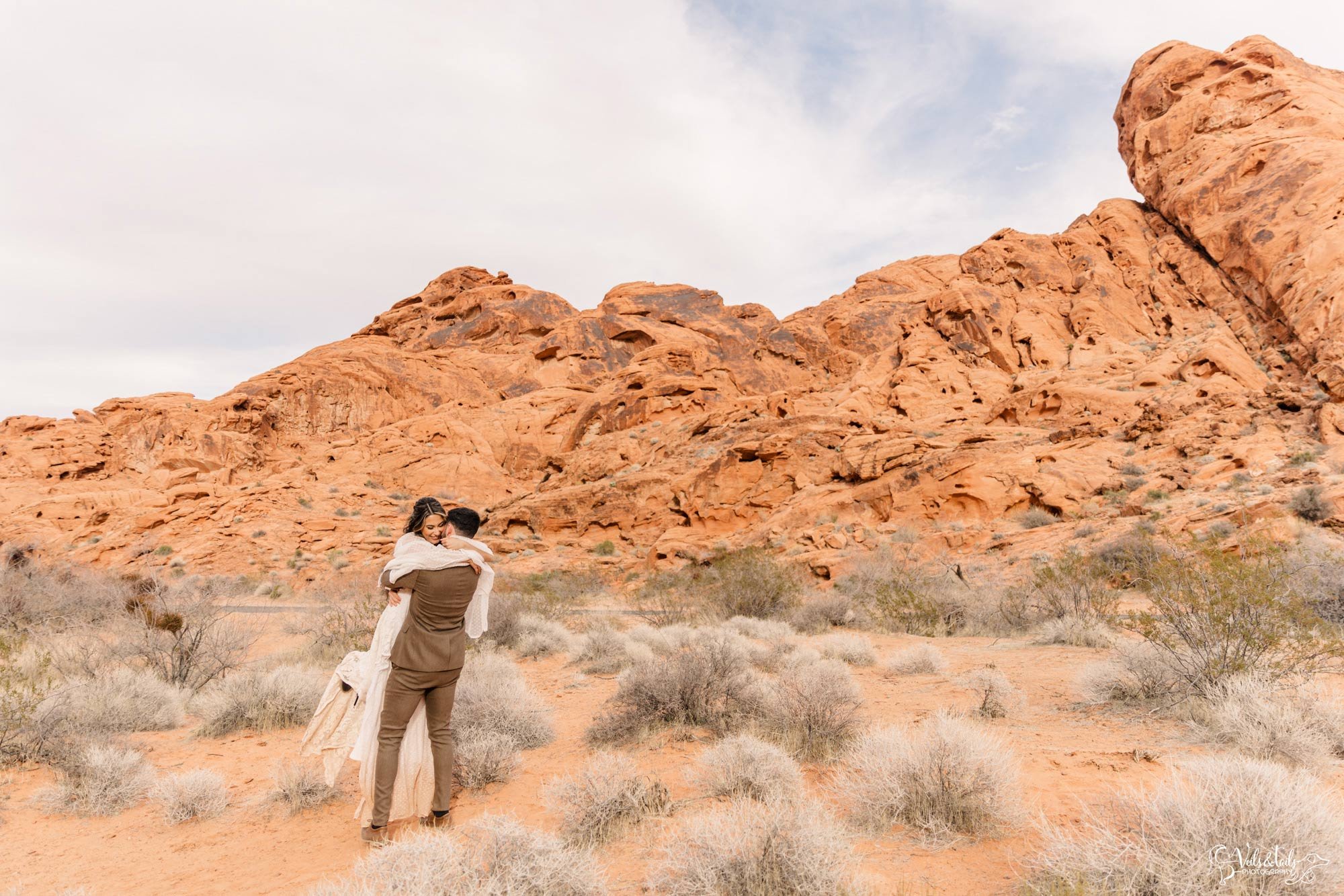 first look, boho desert elopement photography, Valley of Fire, Nevada