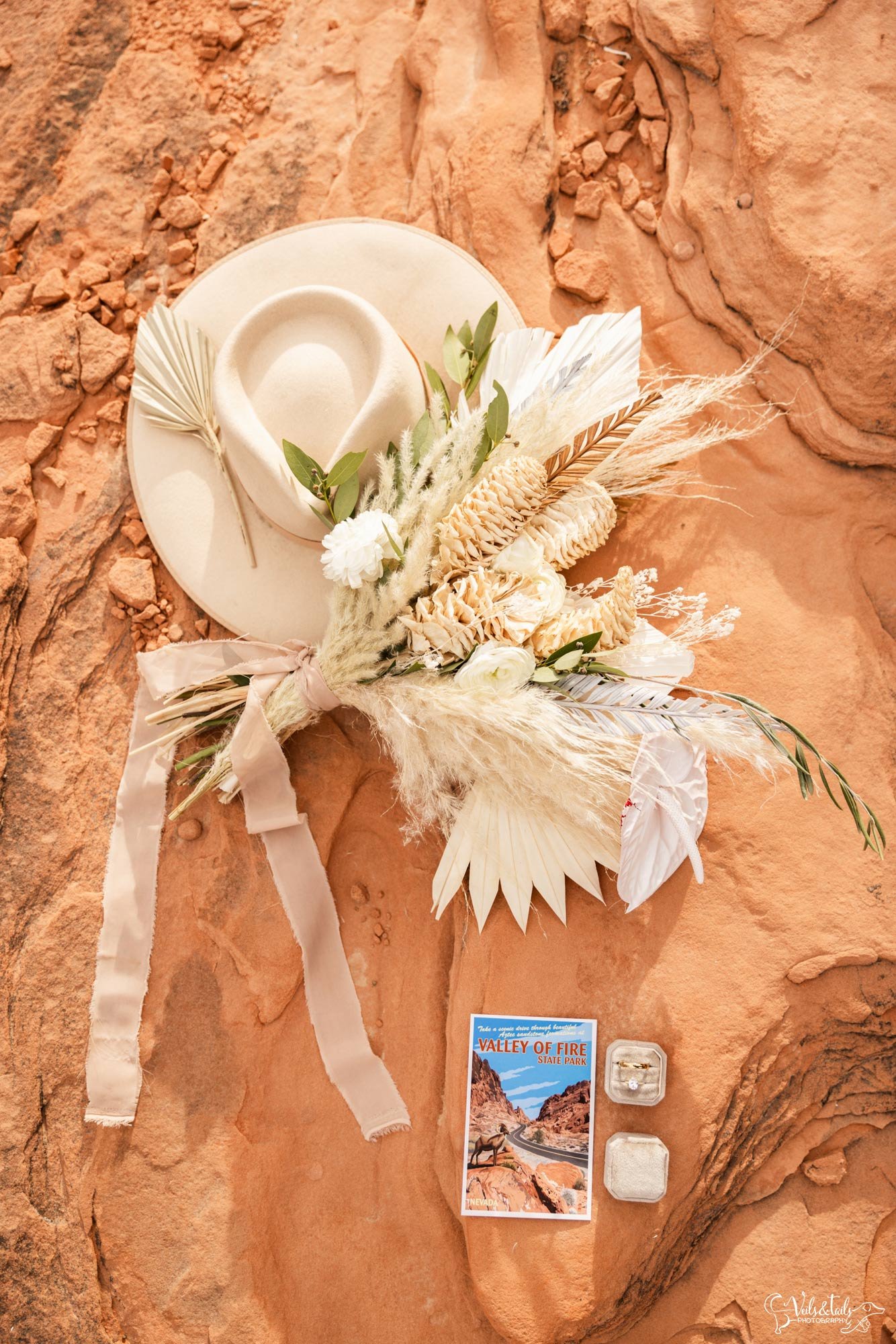 Valley-of-Fire-Styled-Elopement_33_2000.jpg