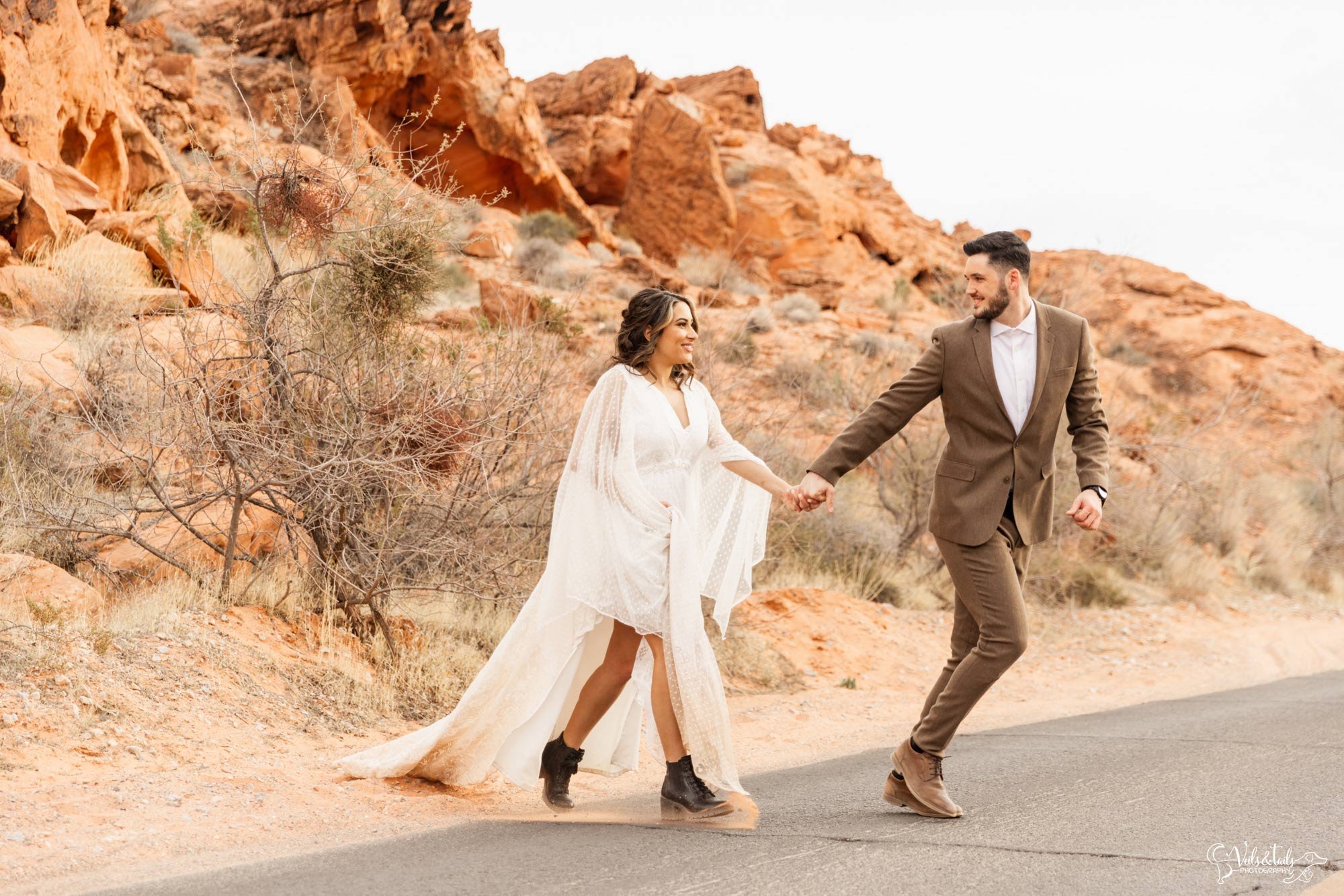 boho wedding style, desert adventure elopement photography Valley of Fire, Nevada