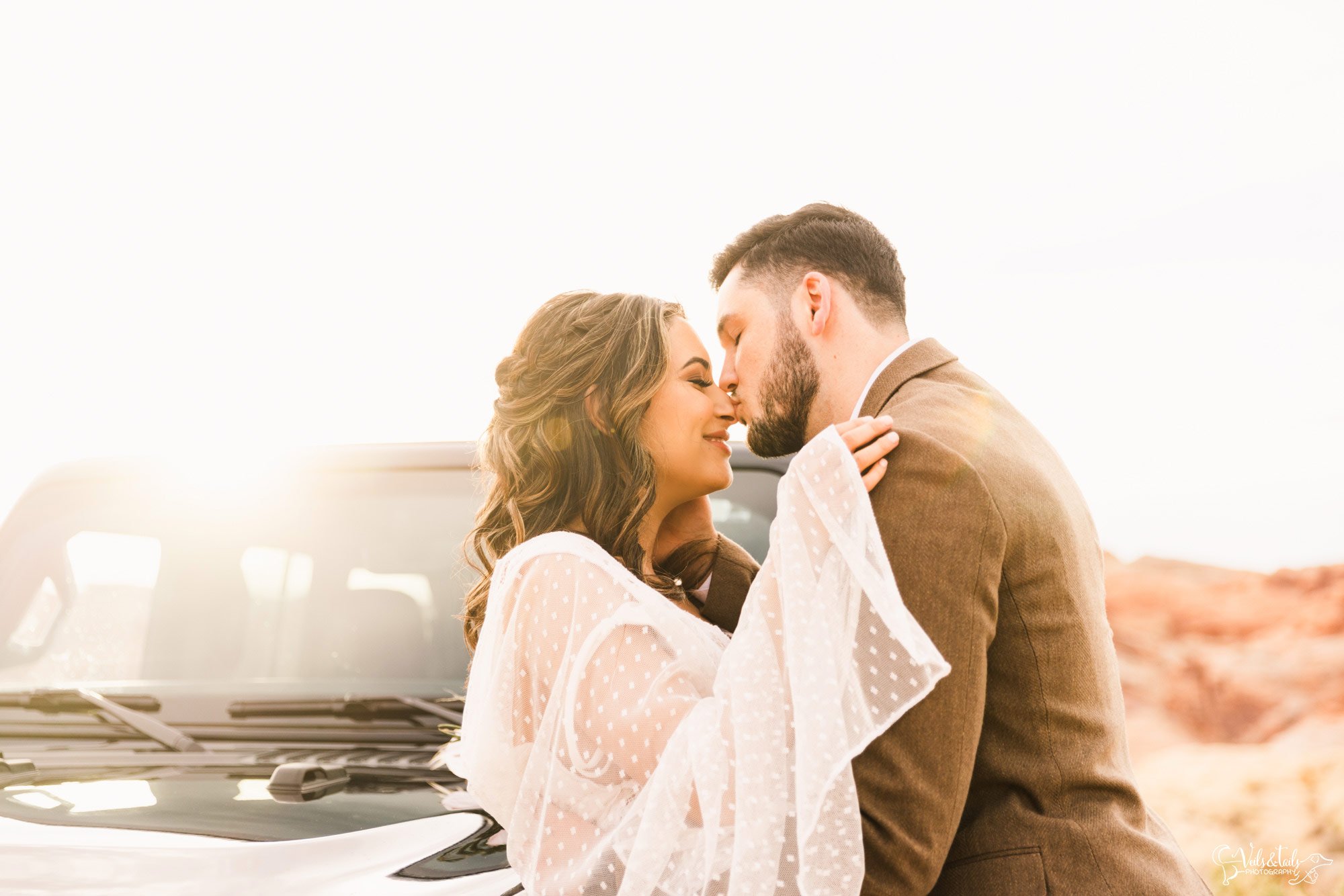 boho wedding style, desert jeep adventure elopement photography Valley of Fire, Nevada