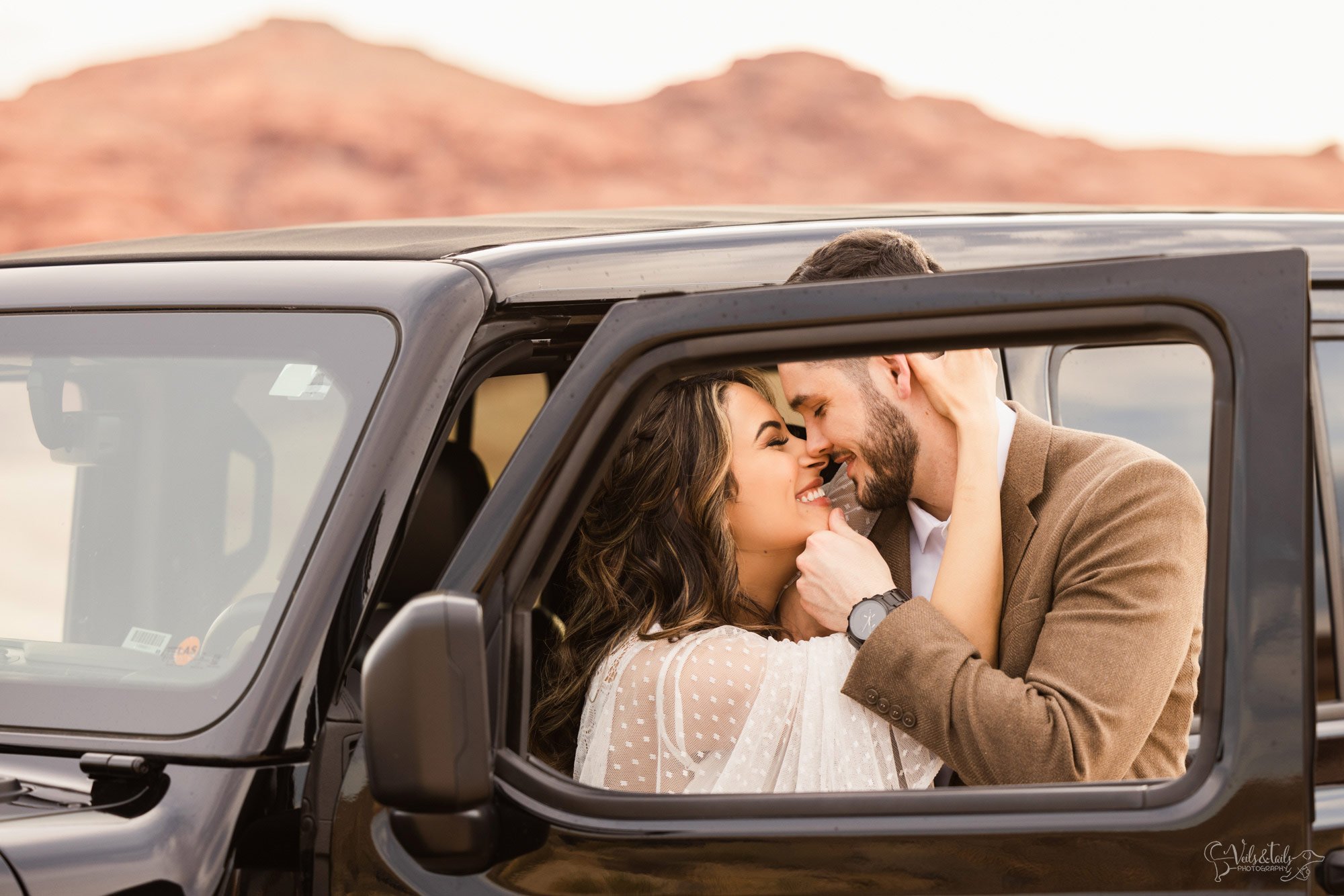 boho wedding style, desert jeep adventure elopement photography Valley of Fire, Nevada