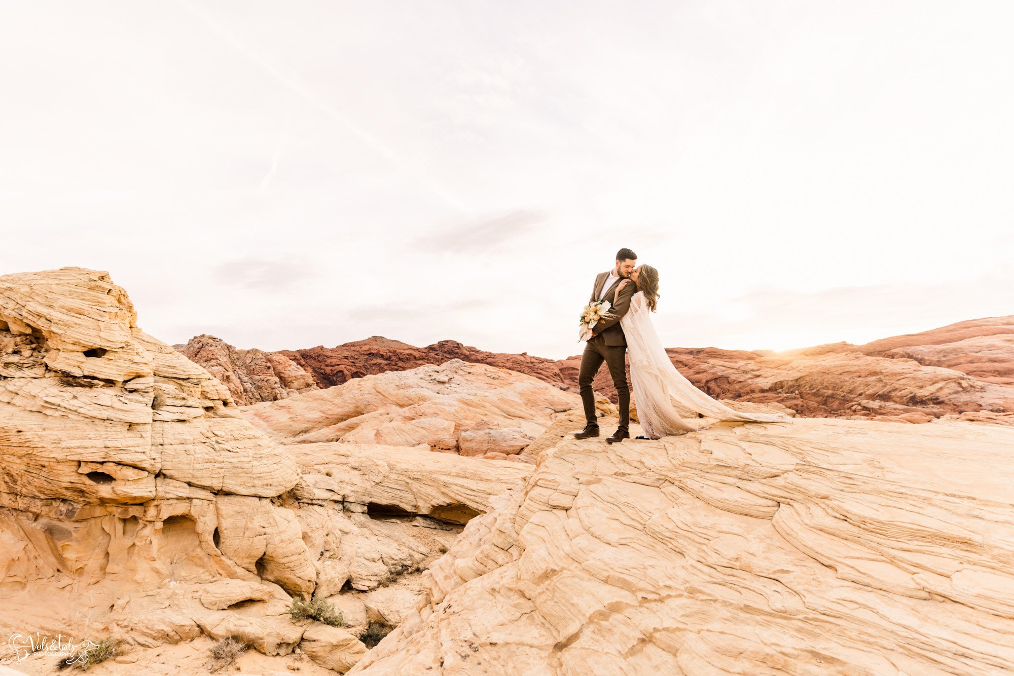 boho wedding style, colorful desert adventure elopement photography Valley of Fire, Nevada