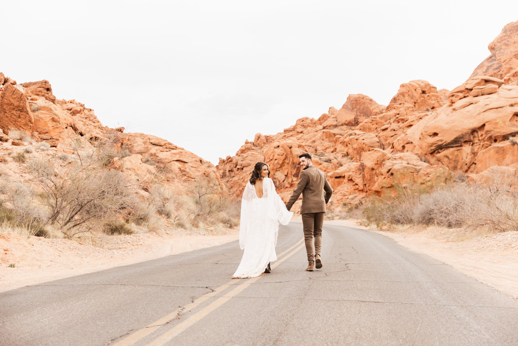 Valley-of-Fire-Styled-Elopement_42_2000.jpg