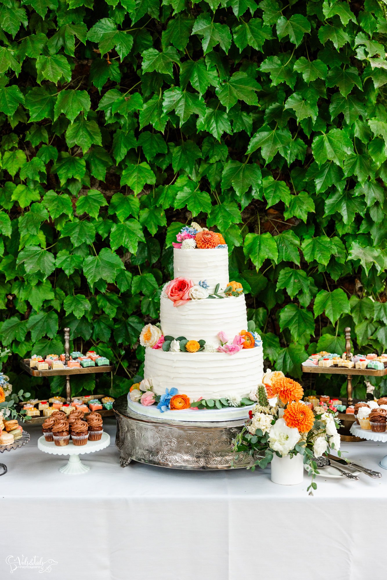 1880 Union Wedding cake details by Veils & Tails Photography