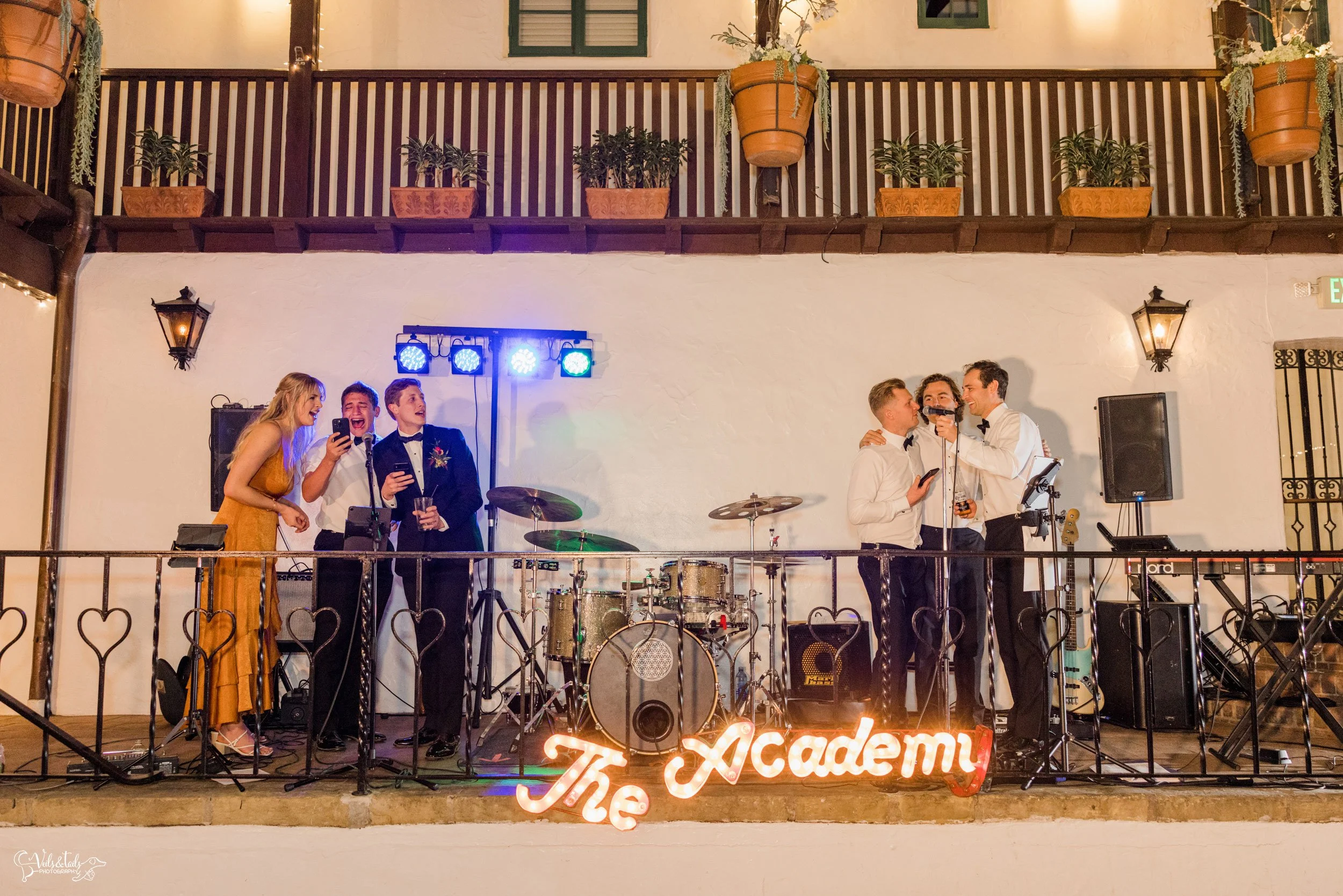 Santa Barbara Wedding Photographer reception El Paseo performing